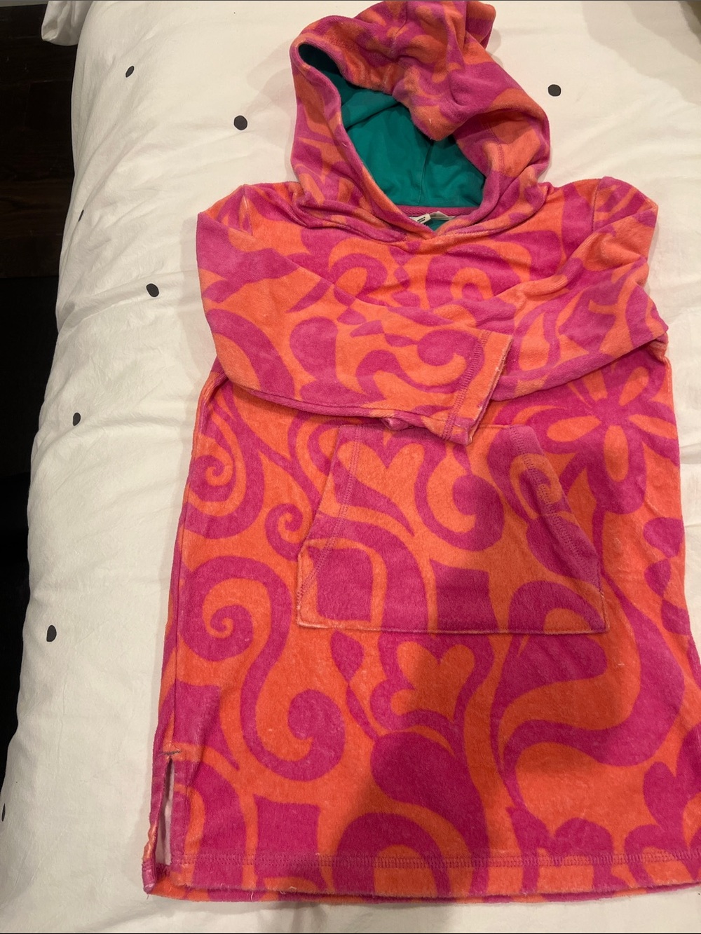 Kids Hooded toweling throw- Pink & Orange Swirl. mini Boden 5-6